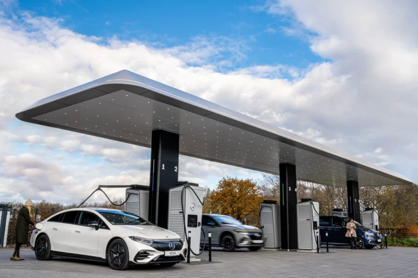 Mercedes-Benz eröffnet Schnellladestation in Mannheim mit 300kw